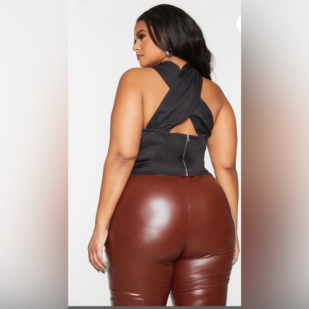 Pretty Little Thing Plus Size Women’s Black Woven Cross Over Zip Top US 24 - Picture 4 of 5